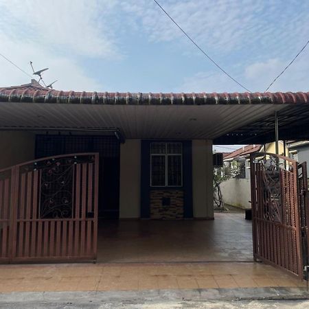 Aqil Homestay Lunas Kulim For Mslim Only Exterior photo